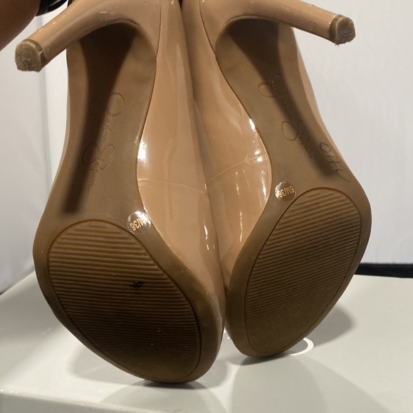 Jessica Simpson nude patent leather pump size 6 women’s - Picture 6 of 6